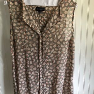 Ladies med sleeveless top